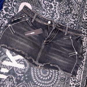 Fashion Nova Black mini Skirt